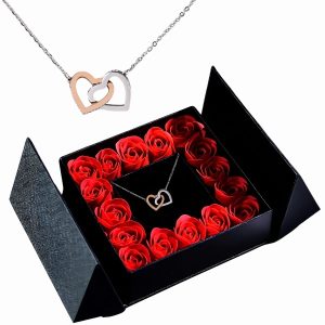 Κολιέ σε ένα κουτί με τριαντάφυλλα | HEARTS_ETERNALROSE